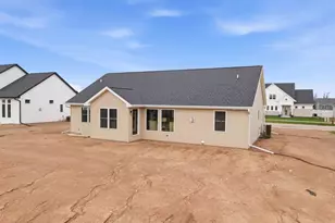 W5845 Roundstone Pl, Menasha, WI 54952 - Photo 36