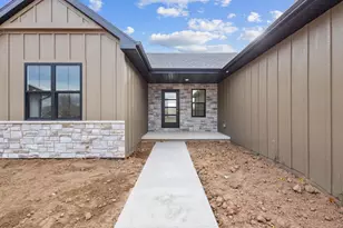 2998 Creekwood Dr, Green Bay, WI 54311 - Photo 6