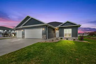 733 Tambour Ct, De Pere, WI 54115 - Photo 2