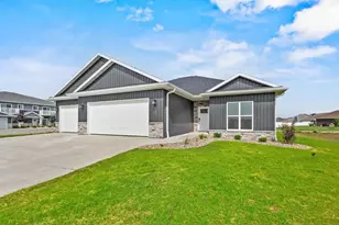 733 Tambour Ct, De Pere, WI 54115 - Photo 4