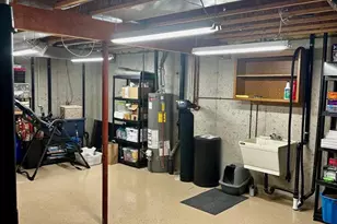 611 Marcks Ct, Luxemburg, WI 54217 - Photo 2