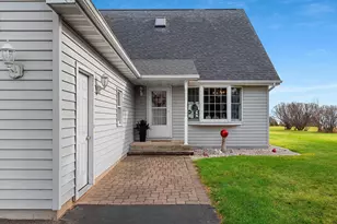 N1356 Lakeshore Rd, Kewaunee, WI 54216 - Photo 4