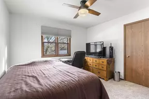 1160 Brittany Ct, Neenah, WI 54956 - Photo 10