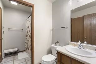 1160 Brittany Ct, Neenah, WI 54956 - Photo 6