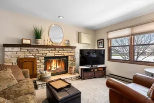1160 Brittany Ct, Neenah, WI 54956 - Photo 4