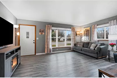 1520 W 9th Avenue, Oshkosh, WI 54902 - Photo 8