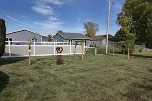 4524 Bleser Ct, Manitowoc, WI 54220 - Photo 8