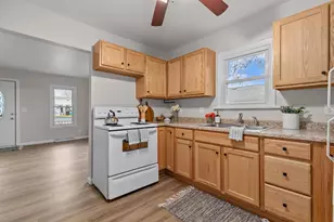 901 9th St, Menasha, WI 54952 - Photo 6