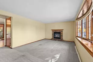 1076 Shadow Ln, Green Bay, WI 54304 - Photo 2