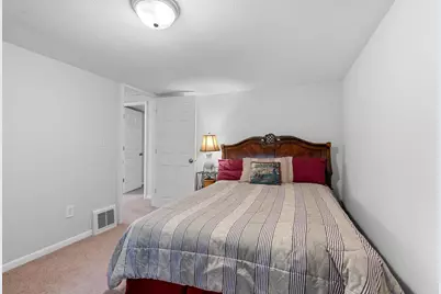 246 W 18th Avenue, Oshkosh, WI 54902 - Photo 24