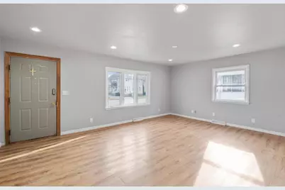 725 N Irwin Avenue, Green Bay, WI 54302 - Photo 6