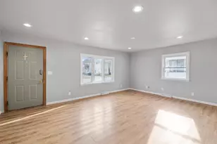 725 N Irwin Ave, Green Bay, WI 54302 - Photo 6