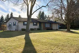 2651 Kenhill Dr, Green Bay, WI 54313 - Photo 2