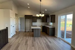 1515 Caroline Dr, New London, WI 54961 - Photo 2