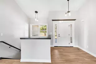 475 Earnhardt Ct, Green Bay, WI 54311 - Photo 4