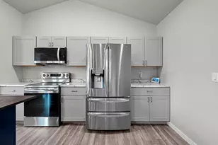 843 Redhawk Dr, Pulaski, WI 54162 - Photo 16