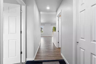 843 Red Hawk Drive, Pulaski, WI 54162 - Photo 4