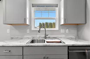 843 Redhawk Dr, Pulaski, WI 54162 - Photo 18