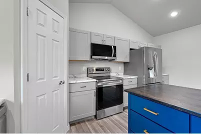 843 Red Hawk Drive, Pulaski, WI 54162 - Photo 16