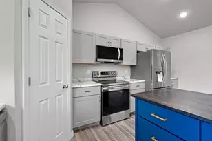 843 Redhawk Dr, Pulaski, WI 54162 - Photo 16