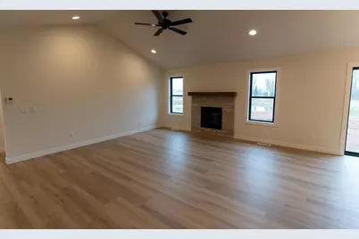 W5836 Edgewood Drive, Menasha, WI 54952 - Photo 8