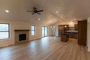 W5836 Edgewood Dr, Menasha, WI 54952 - Photo 24