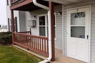 210 Country Side Ct, Waupaca, WI 54981 - Photo 2