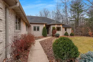 425 Hill Haven Ct, Little Suamico, WI 54141 - Photo 4