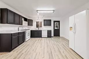 144 Hattie St, Marinette, WI 54143 - Photo 4