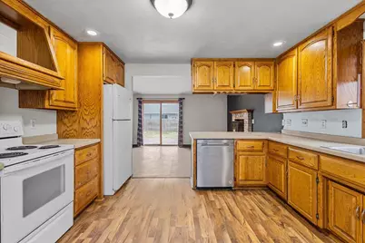 1241 Briarwood Drive, Menasha, WI 54952 - Photo 12