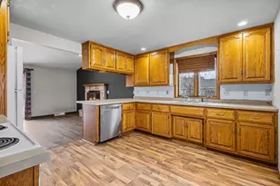 1241 Briarwood Dr, Menasha, WI 54952 - Photo 8