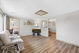 2927 Shorewood Dr, Oshkosh, WI 54901 - Photo 8