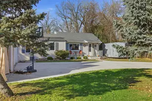 2927 Shorewood Dr, Oshkosh, WI 54901 - Photo 2