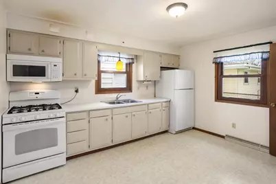 2109 E College Avenue, Appleton, WI 54915 - Photo 2