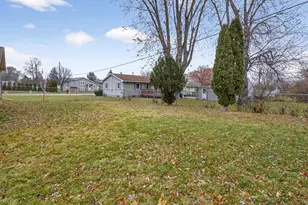 154 N Lark St, Oshkosh, WI 54902 - Photo 32