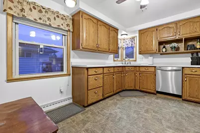 154 N Lark Street, Oshkosh, WI 54902 - Photo 6