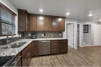 436 E Briar Lane, Green Bay, WI 54301 - Photo 14