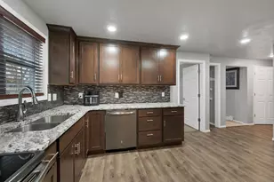 436 E Briar Ln, Green Bay, WI 54301 - Photo 14