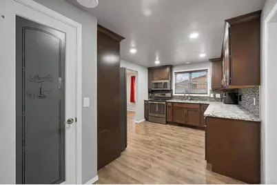 436 E Briar Lane, Green Bay, WI 54301 - Photo 10