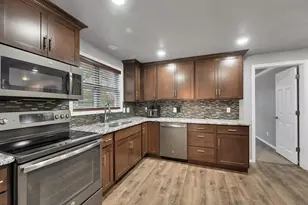 436 E Briar Ln, Green Bay, WI 54301 - Photo 12