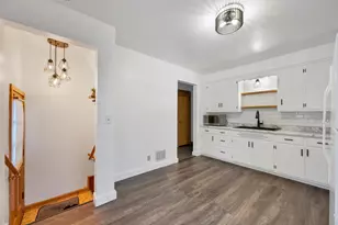 915 Colonial Ave, Green Bay, WI 54304 - Photo 8