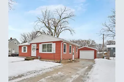 915 Colonial Avenue, Green Bay, WI 54304 - Photo 1