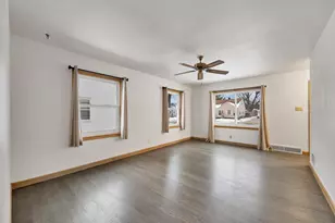 915 Colonial Ave, Green Bay, WI 54304 - Photo 4