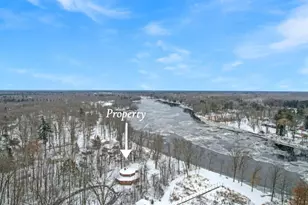 N1417 Oak Park Dr, Menominee, MI 49858 - Photo 2