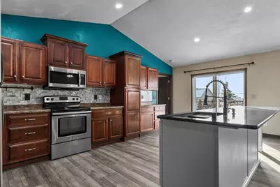 2041 Foxland Street, Kaukauna, WI 54130 - Photo 2