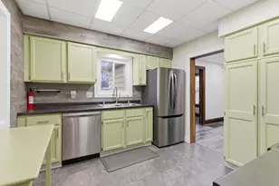 609 W Scott St, Fond du Lac, WI 54937 - Photo 4