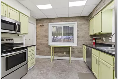 609 W Scott Street, Fond du Lac, WI 54937 - Photo 8