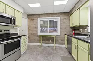 609 W Scott St, Fond du Lac, WI 54937 - Photo 8