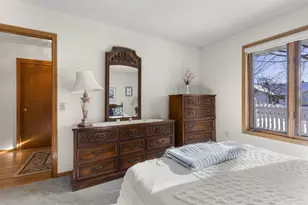 215 Lake Pointe Dr, Oshkosh, WI 54904 - Photo 14