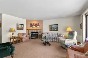 215 Lake Pointe Dr, Oshkosh, WI 54904 - Photo 4